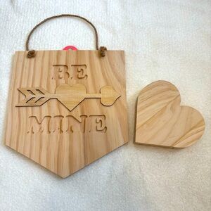 Mondo Llama Valentine’s Day DIY Wood Decor